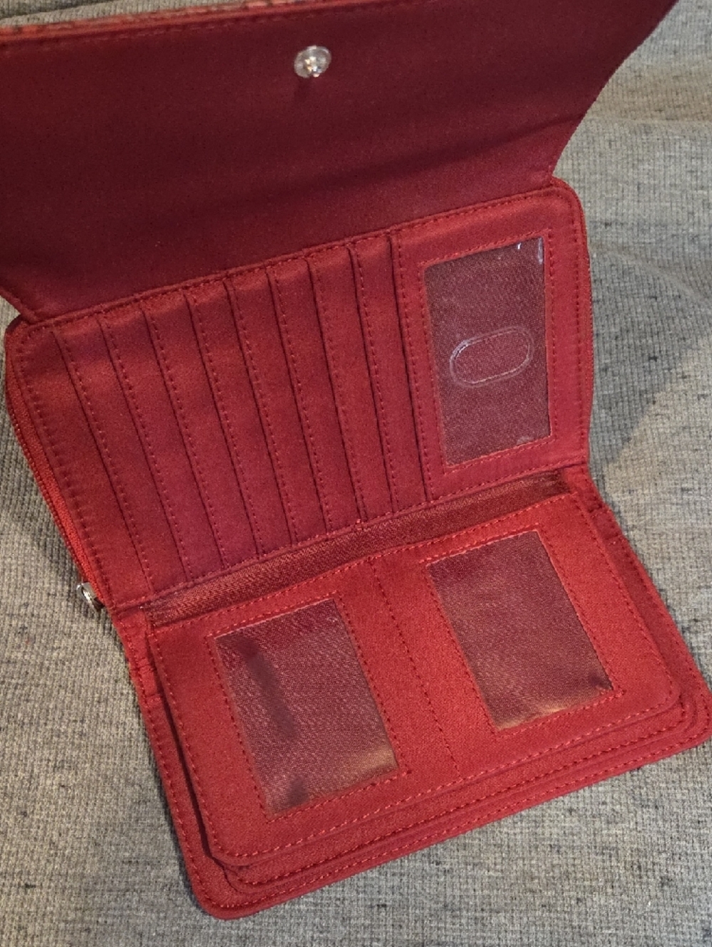 Red Croc-Embossed Faux Leather Multi-compartment Wallet - Picture 4 of 7